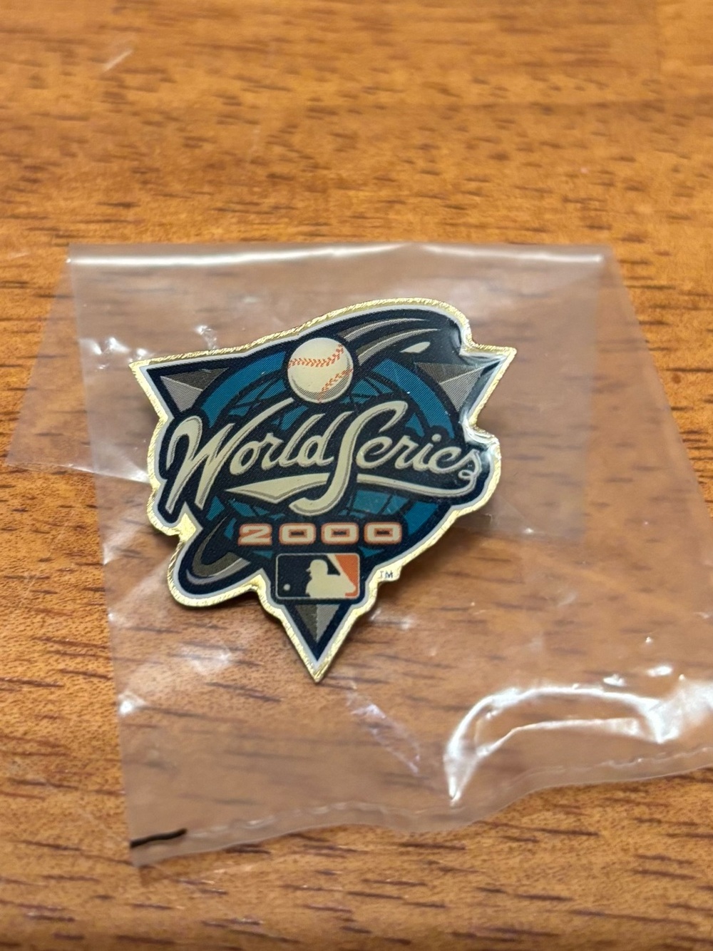 2000 World Series Pin ~ MLB ~ New York Yankees vs New York Mets by Peter David
